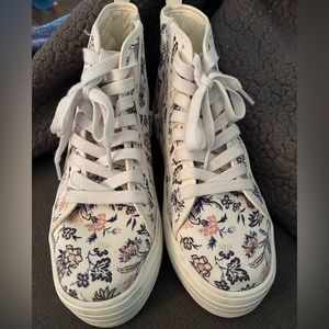 Size 7 Universal Threads high top sneakers